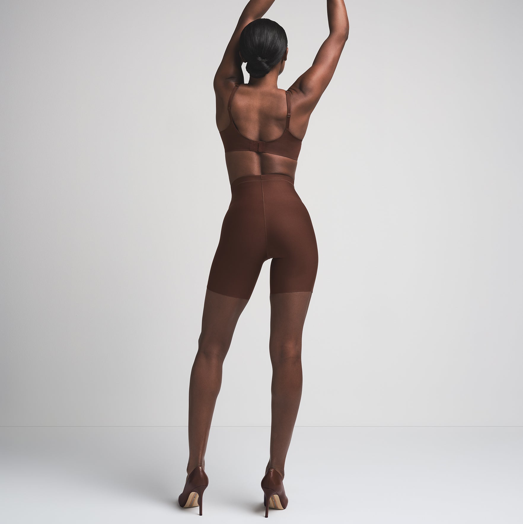 CORE SCULPT MID RISE SHORT