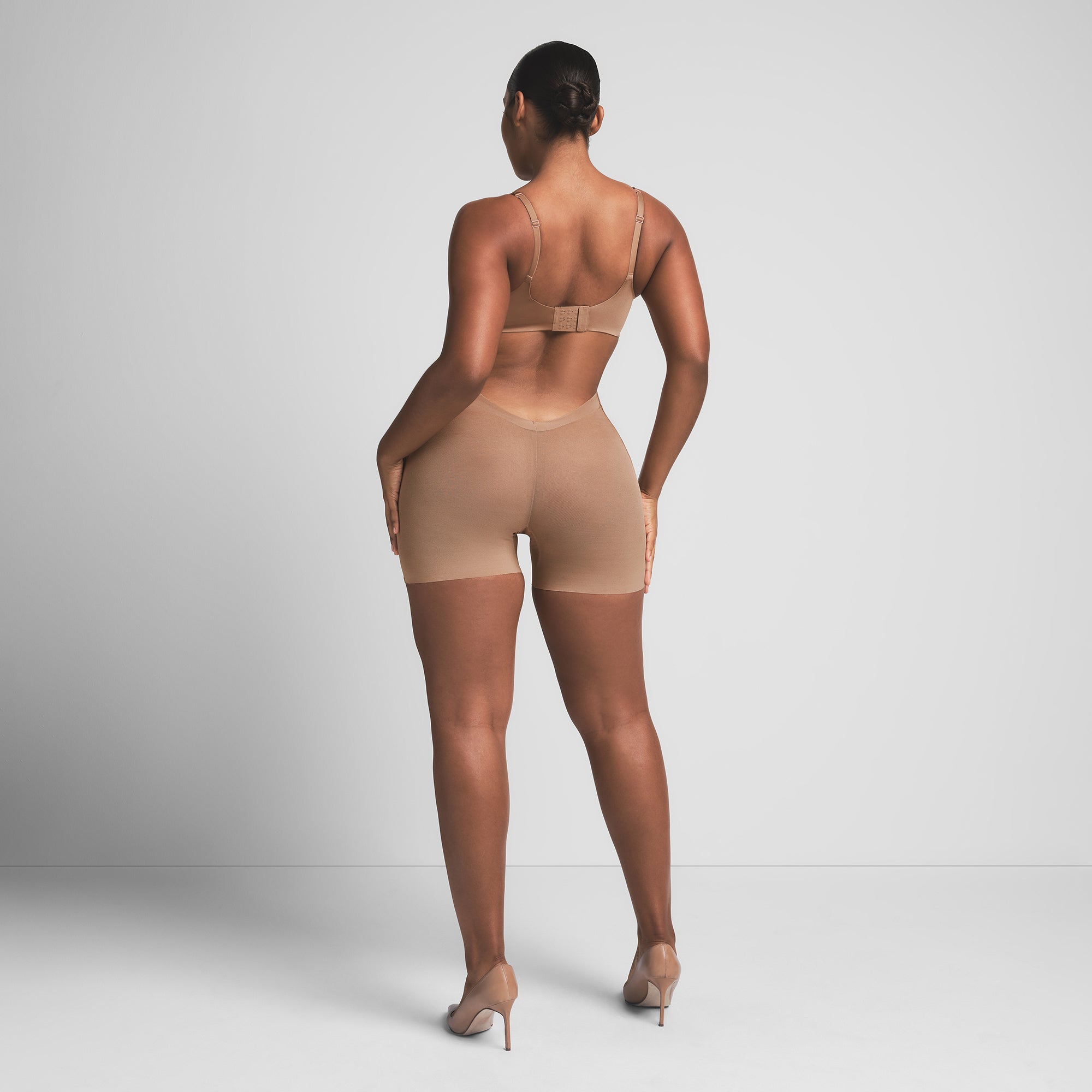 LOW BACK SHORT