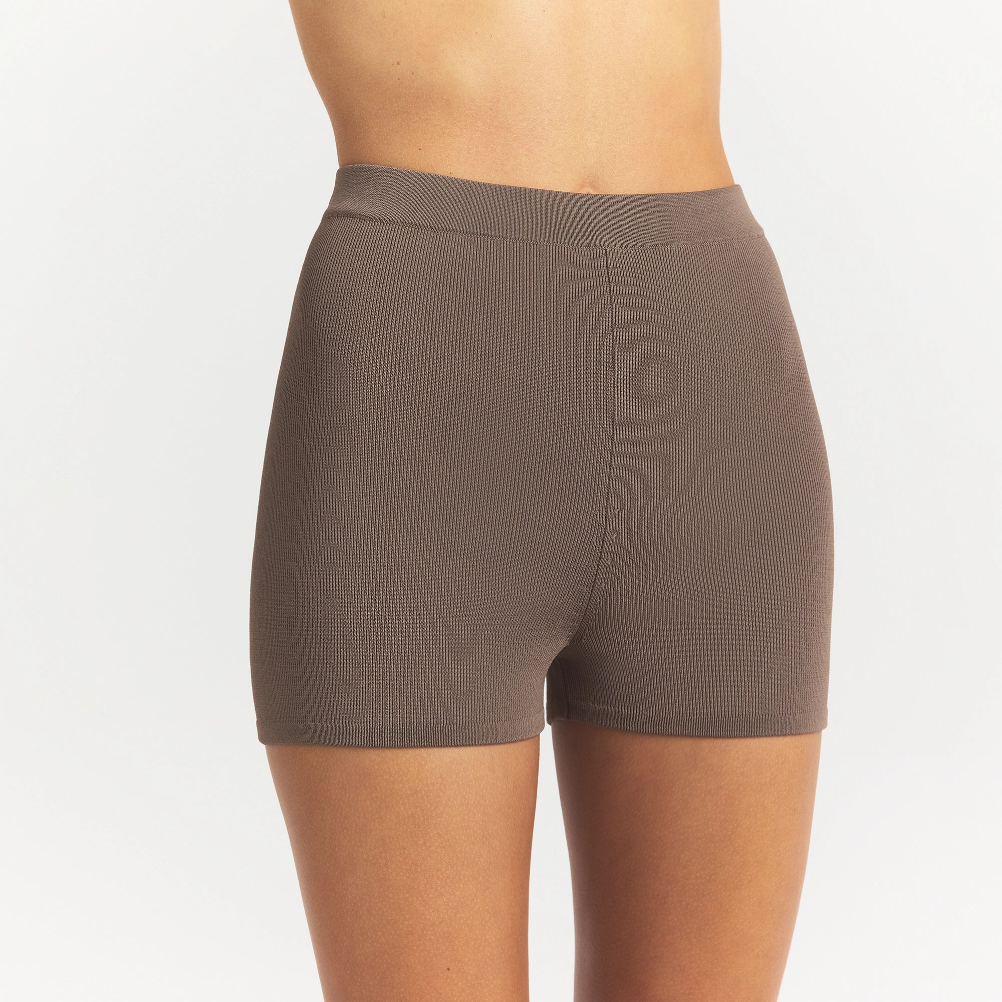 HIGH-WAISTED SHORT