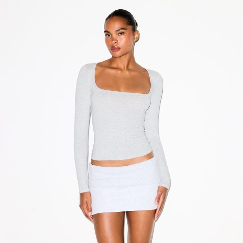 SCOOP NECK LONG SLEEVE TOP