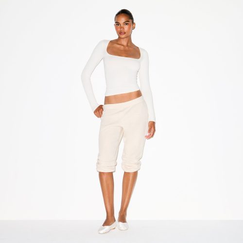 SCOOP NECK LONG SLEEVE TOP