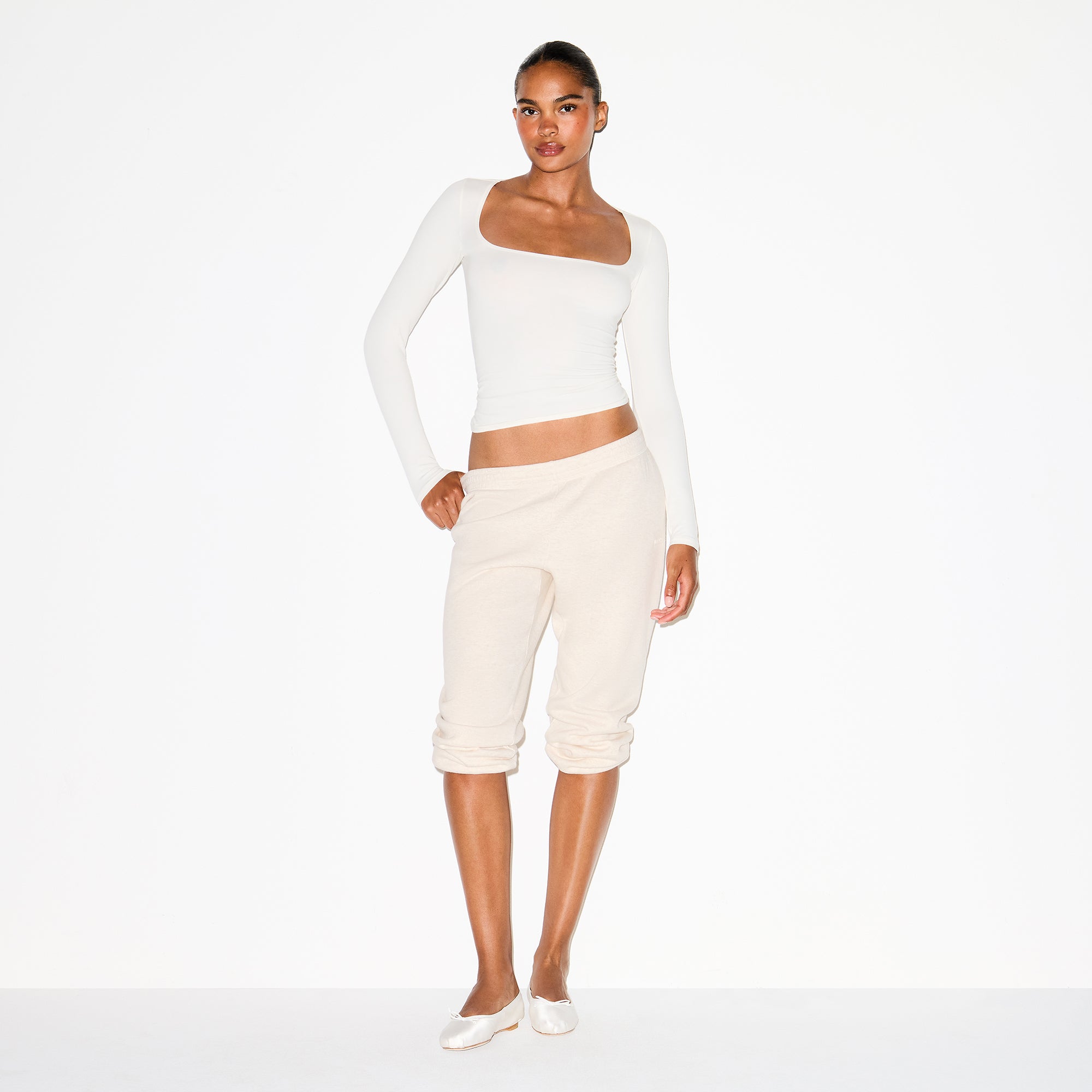 SCOOP NECK LONG SLEEVE TOP