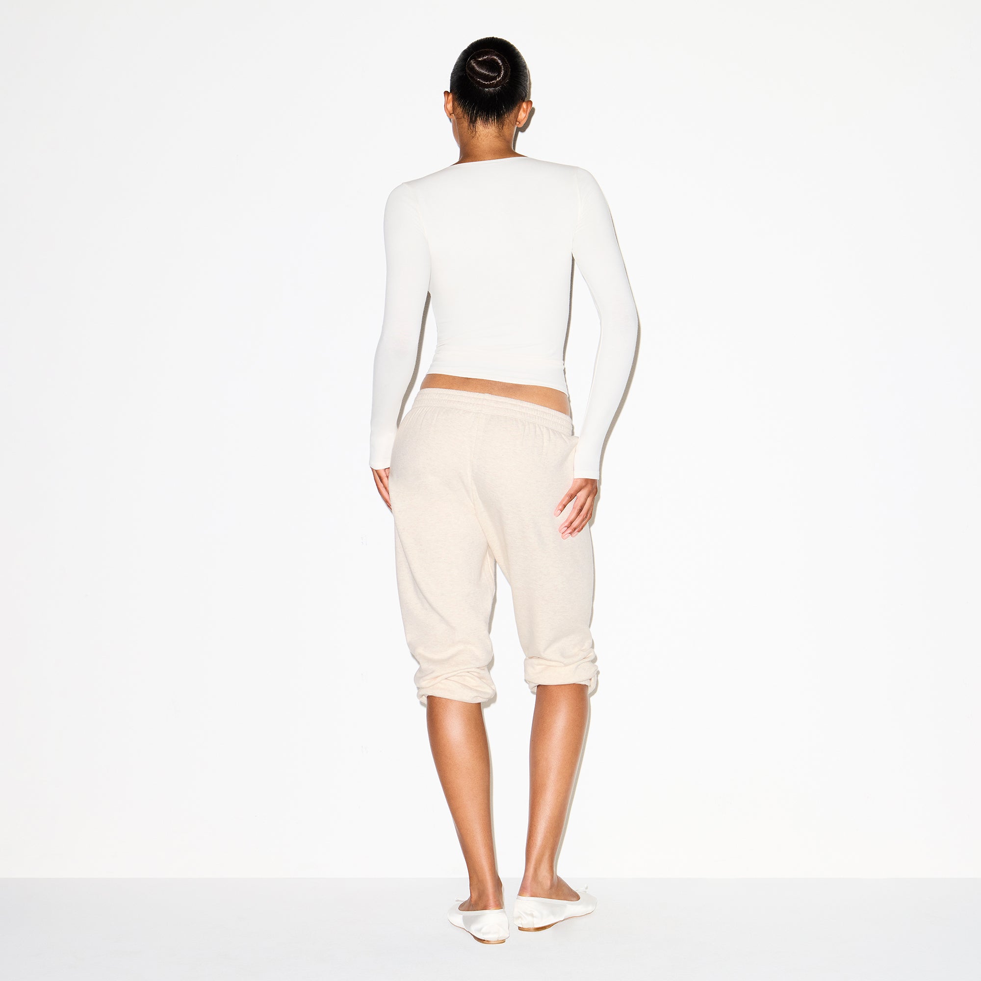 SCOOP NECK LONG SLEEVE TOP