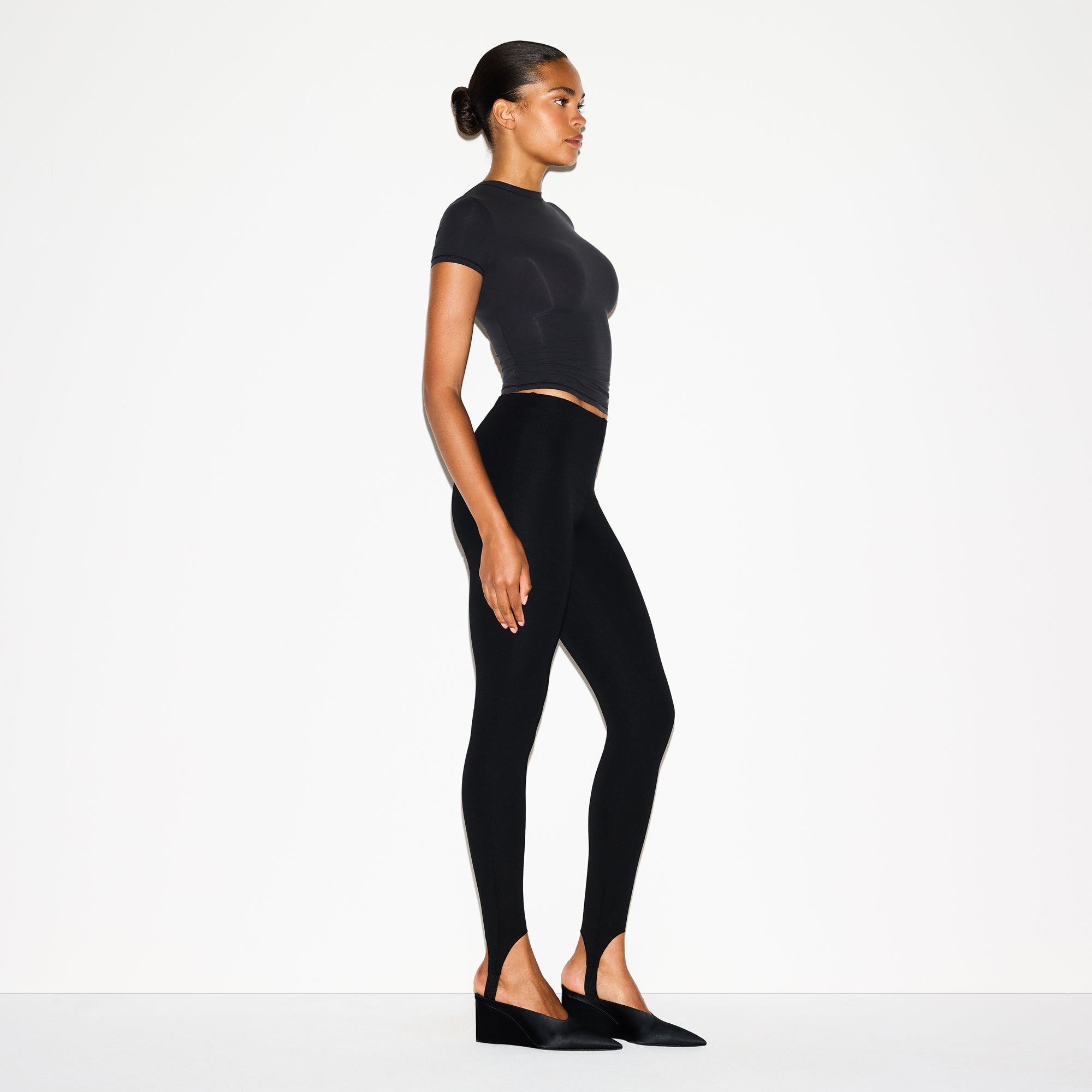 HIGH-WAISTED STIRRUP LEGGING