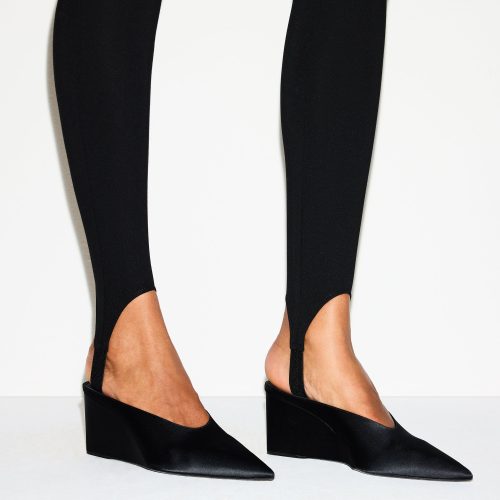 HIGH-WAISTED STIRRUP LEGGING