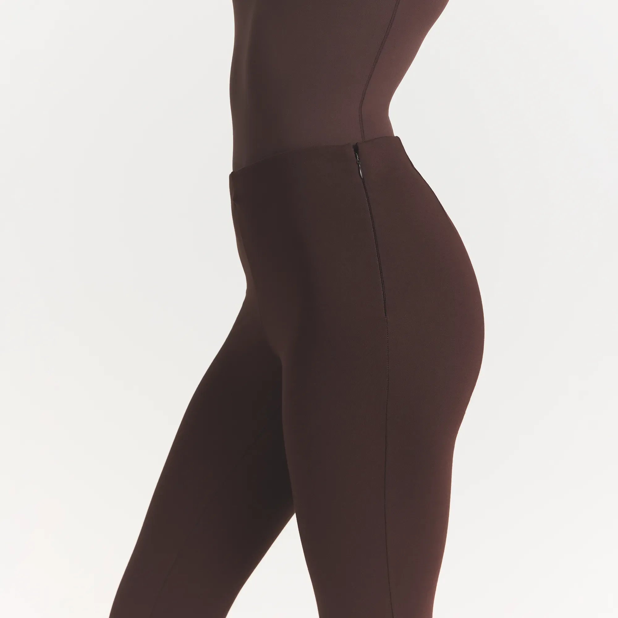 HIGH-WAISTED LEGGING