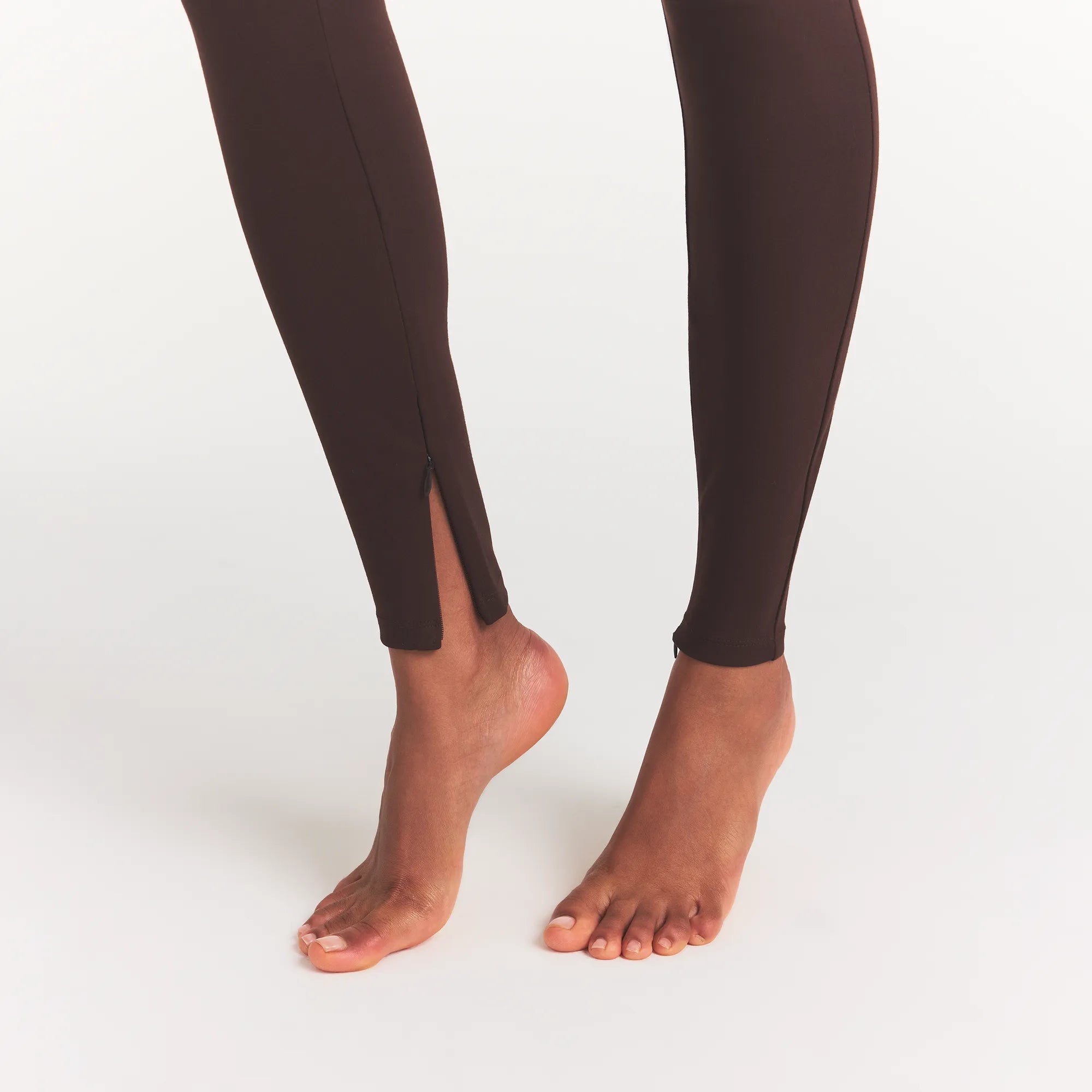 HIGH-WAISTED LEGGING