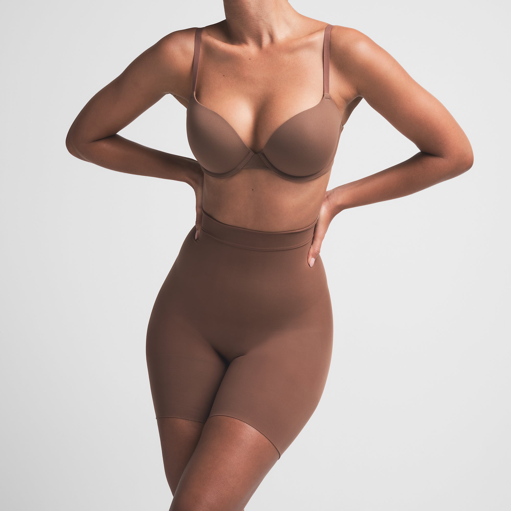 HIGH-WAISTED MID THIGH SHORT
