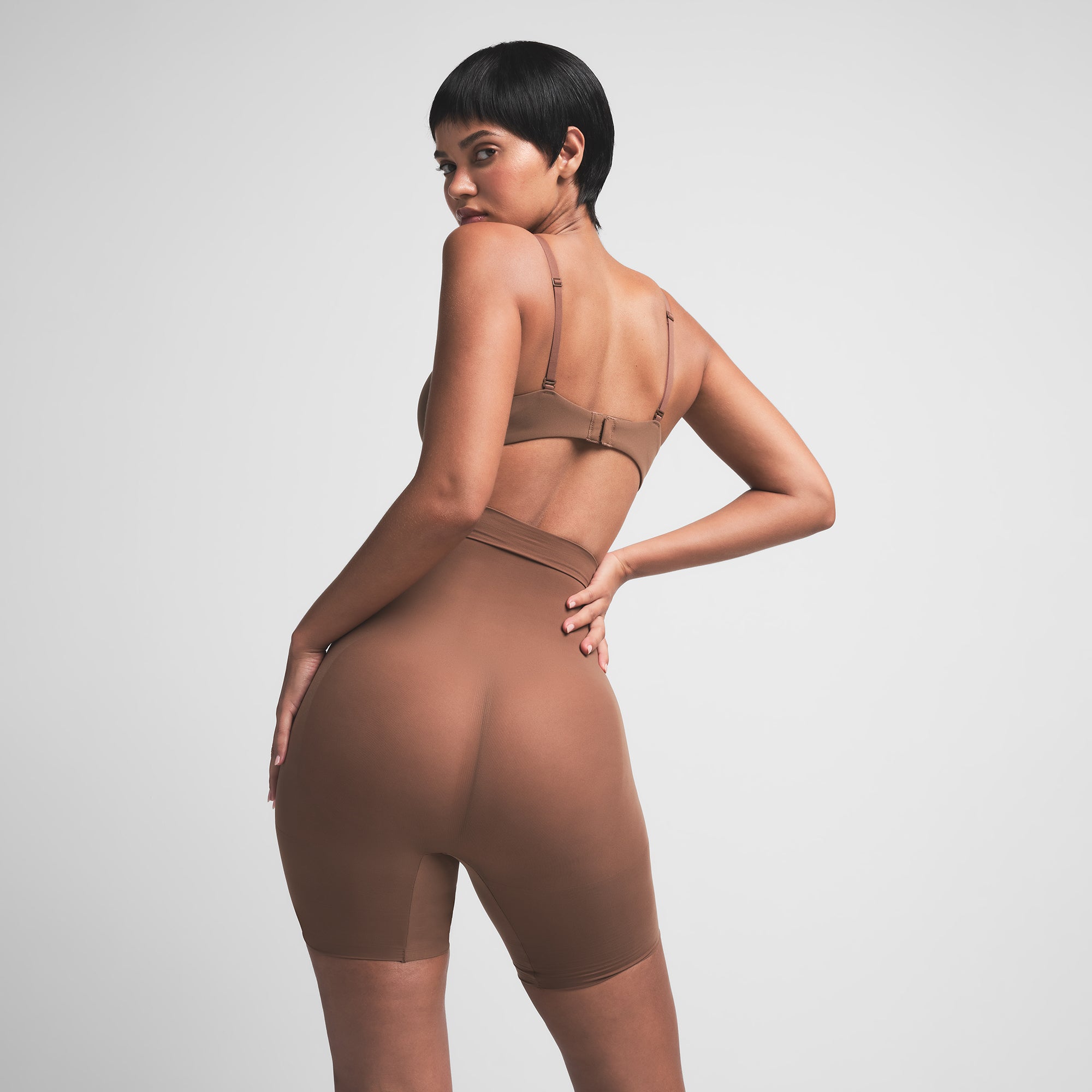HIGH-WAISTED MID THIGH SHORT