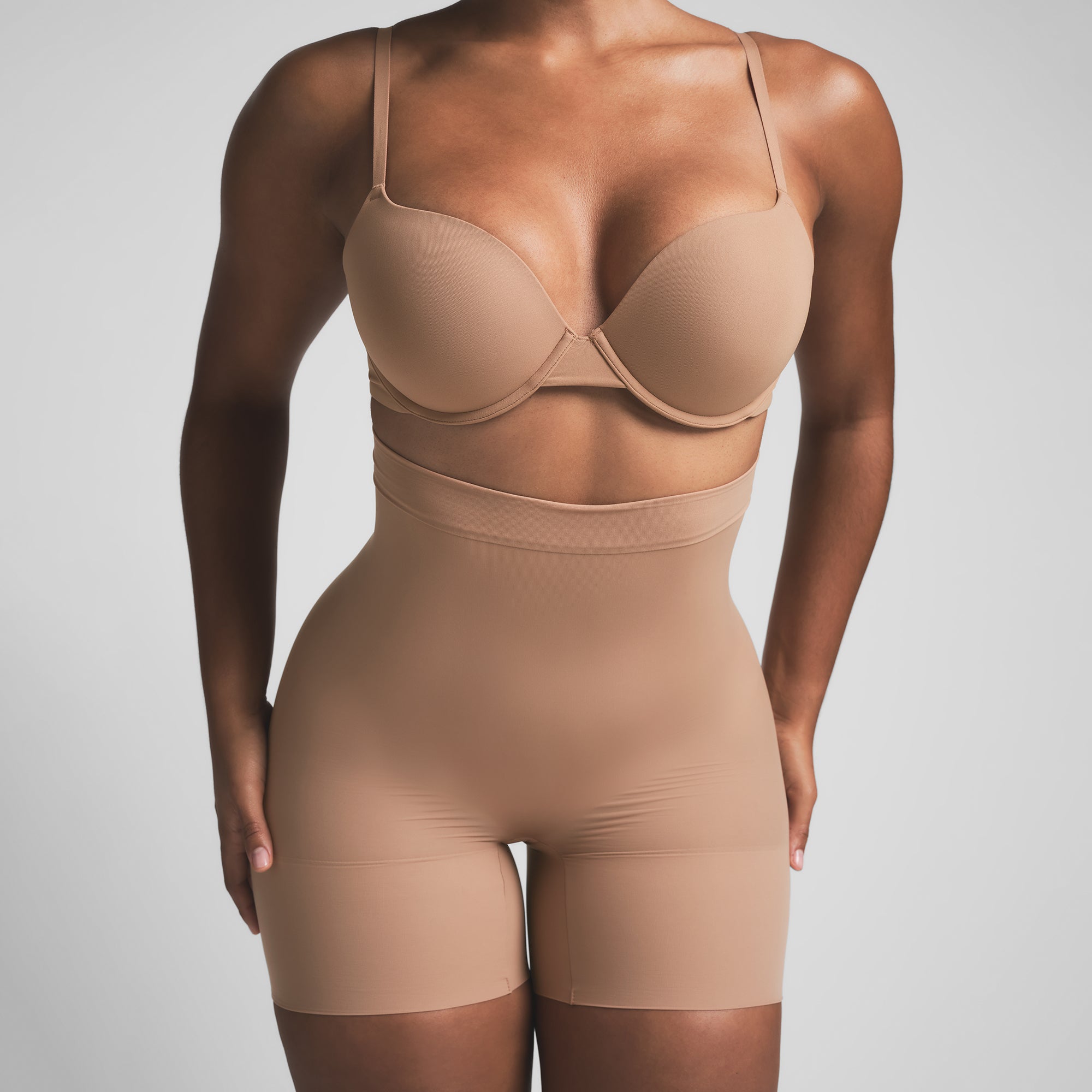 HIGH-WAISTED MID THIGH SHORT