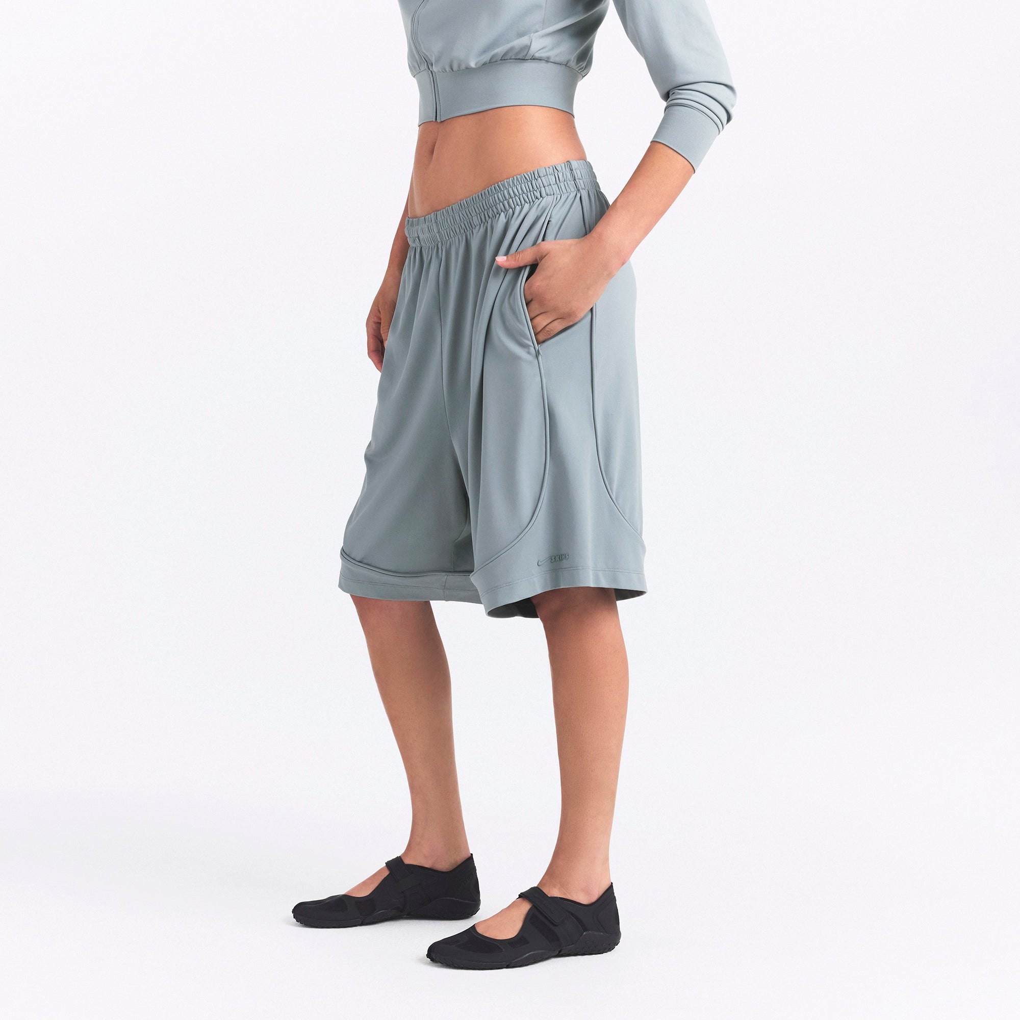 RELAXED SHORT