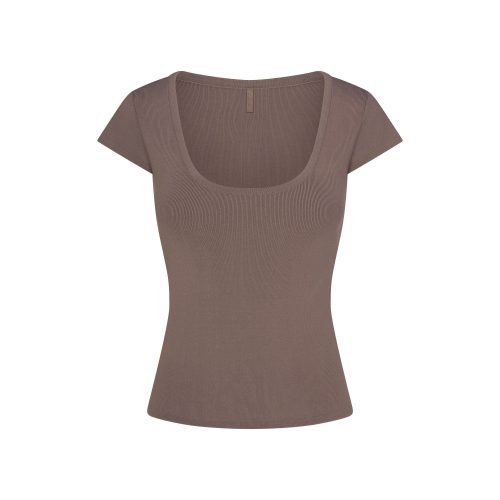 SCOOP NECK TOP
