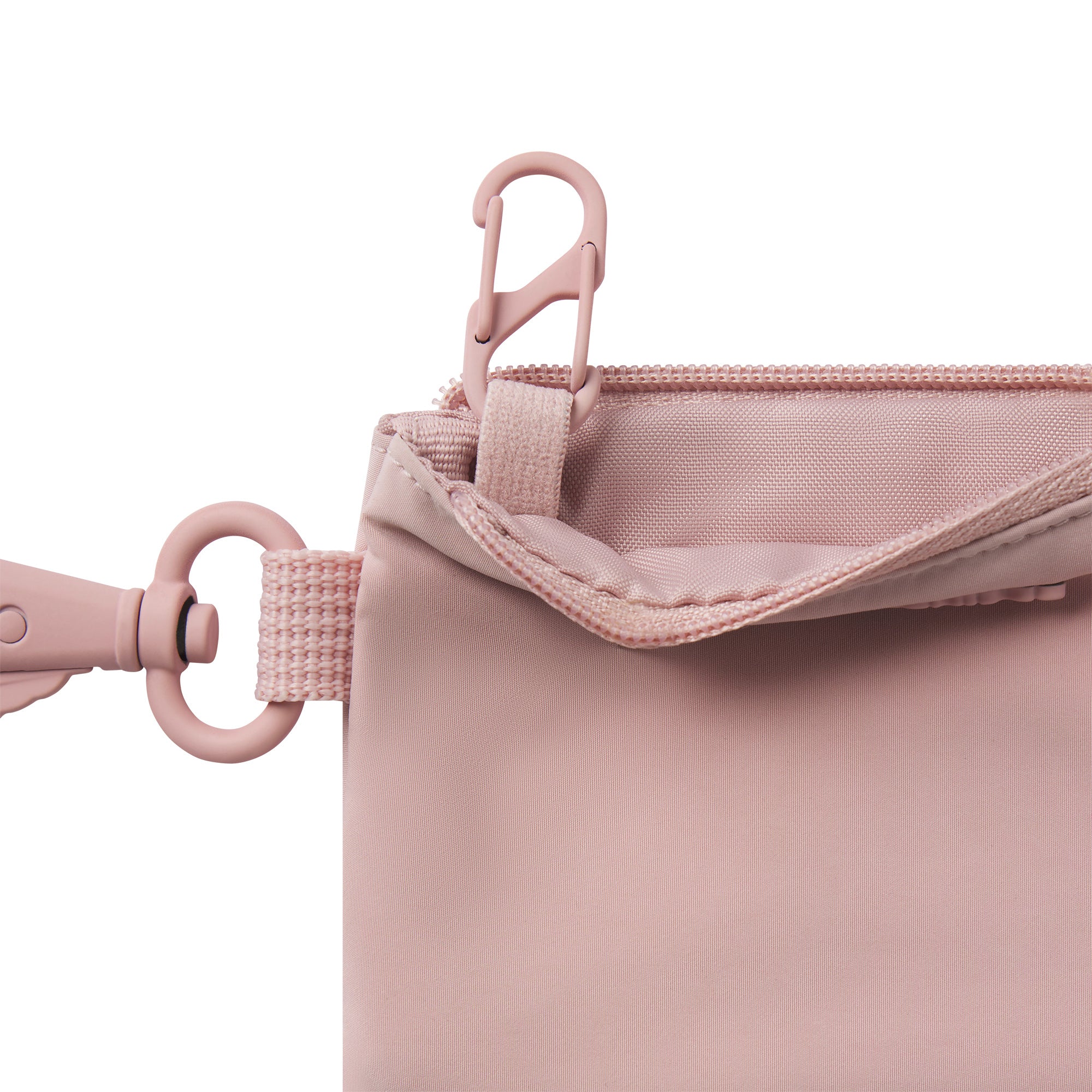 CLIPPABLE POUCH