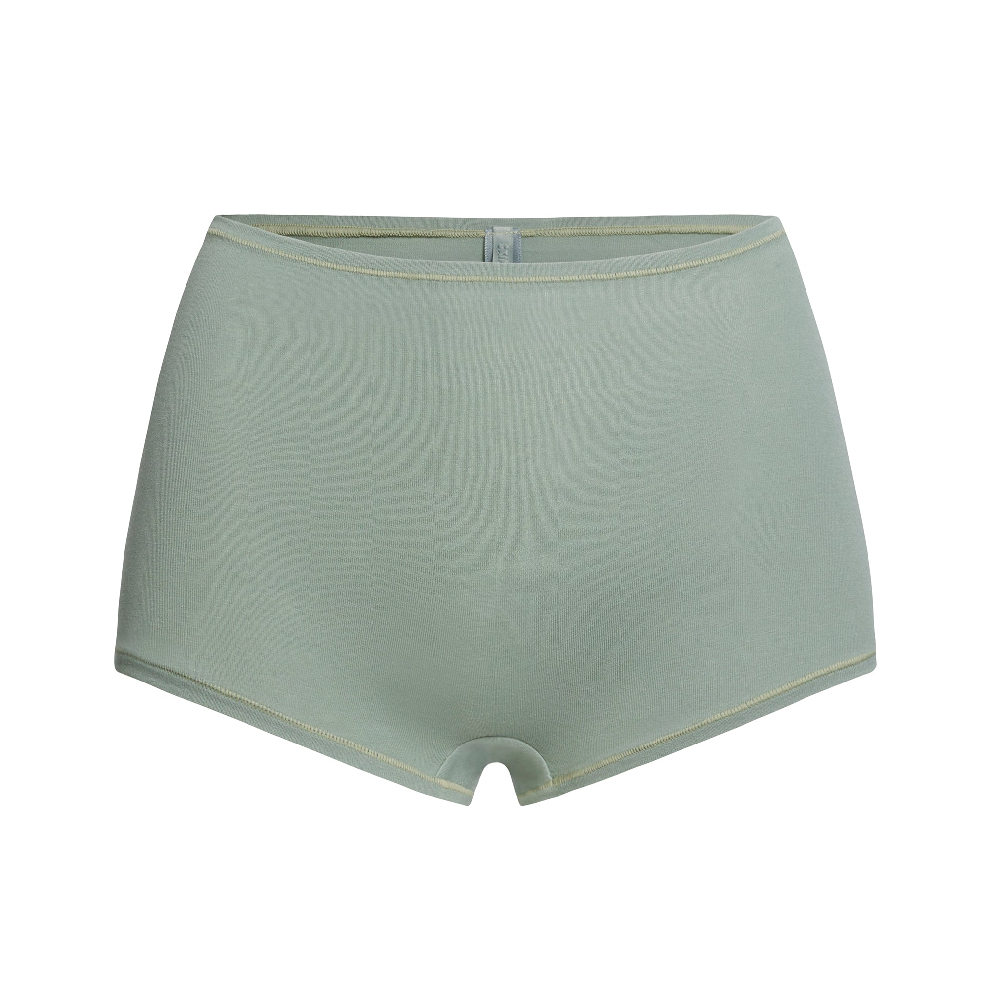 BOY SHORT