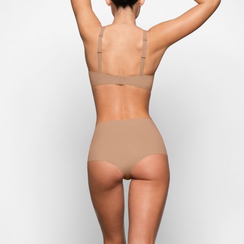 BOY SHORT