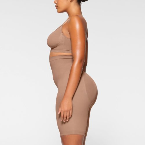HIGH-WAISTED ABOVE THE KNEE SHORT