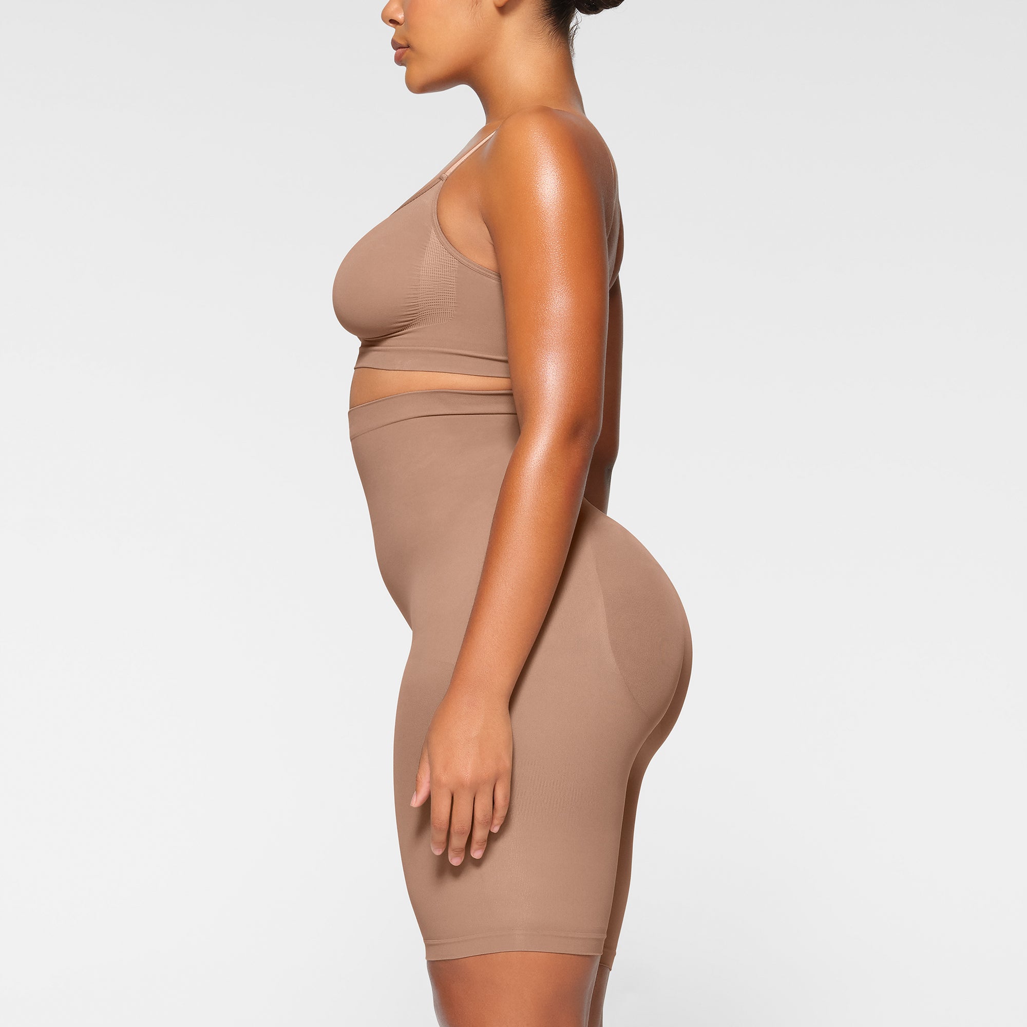 HIGH-WAISTED ABOVE THE KNEE SHORT