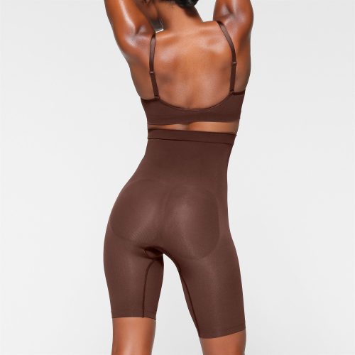 HIGH-WAISTED ABOVE THE KNEE SHORT
