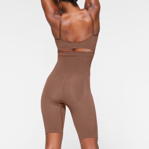 HIGH-WAISTED ABOVE THE KNEE SHORT