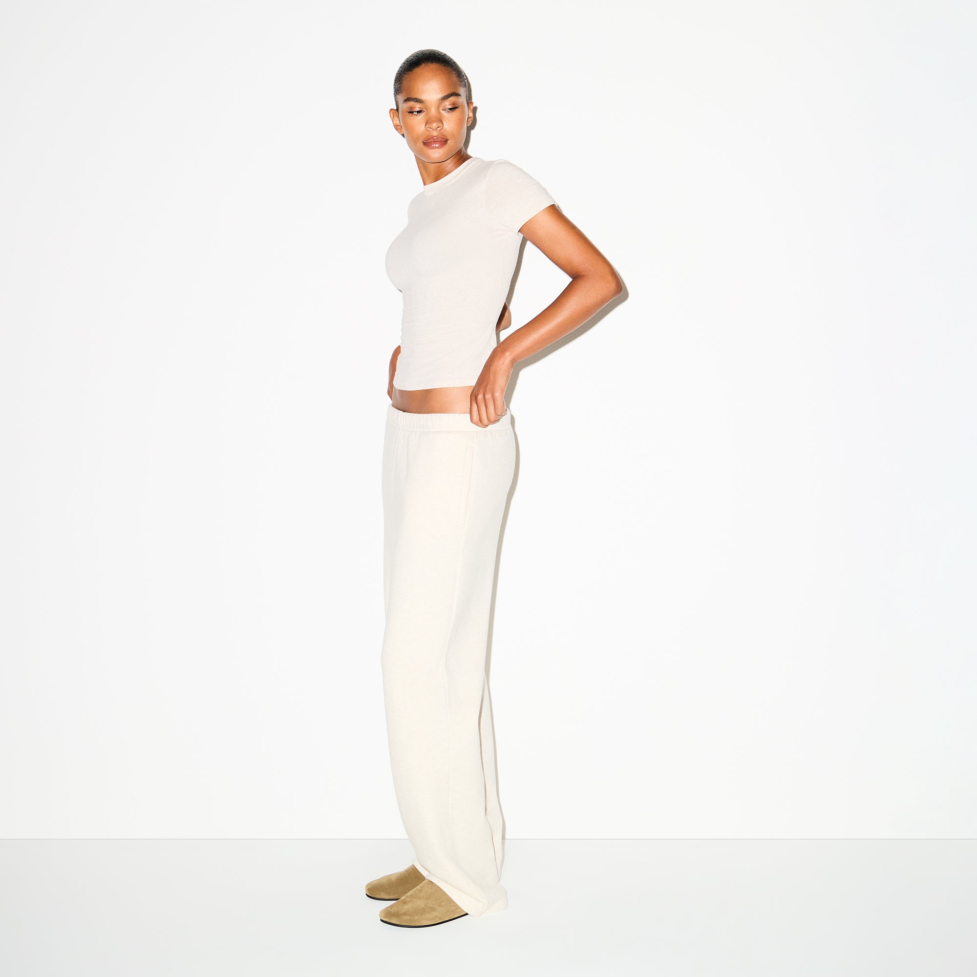 CLASSIC STRAIGHT LEG PANT