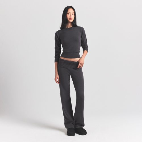 RIBBED LONG SLEEVE FITTED CREW NECK
