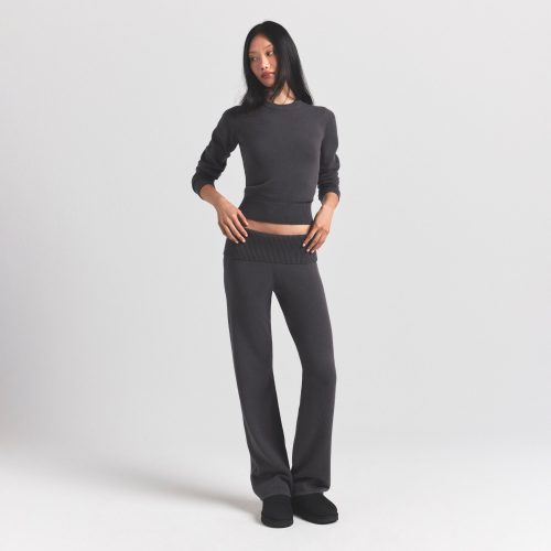 RIBBED LONG SLEEVE FITTED CREW NECK