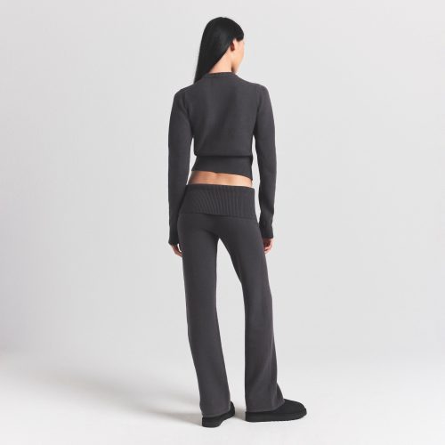 RIBBED LONG SLEEVE FITTED CREW NECK