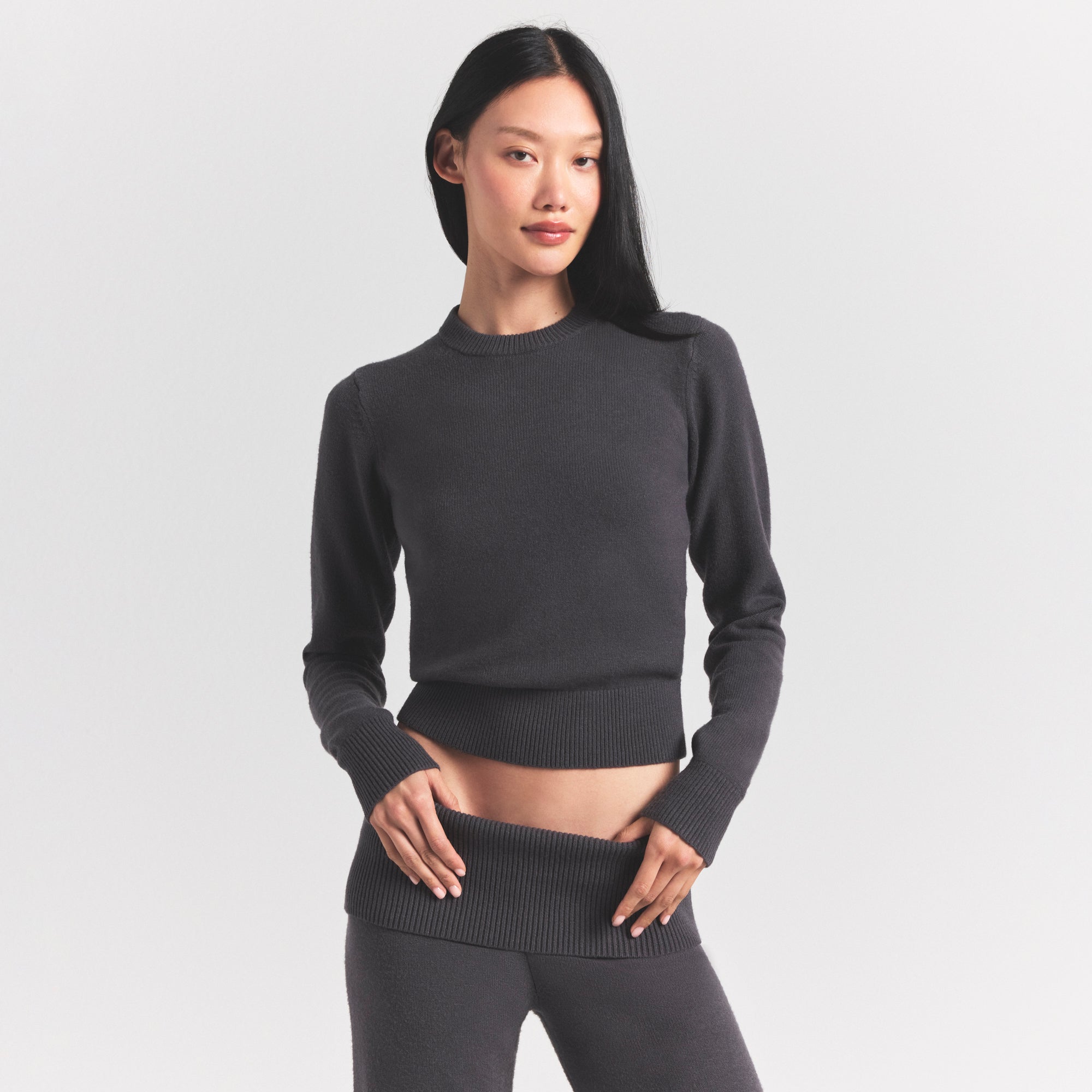 RIBBED LONG SLEEVE FITTED CREW NECK