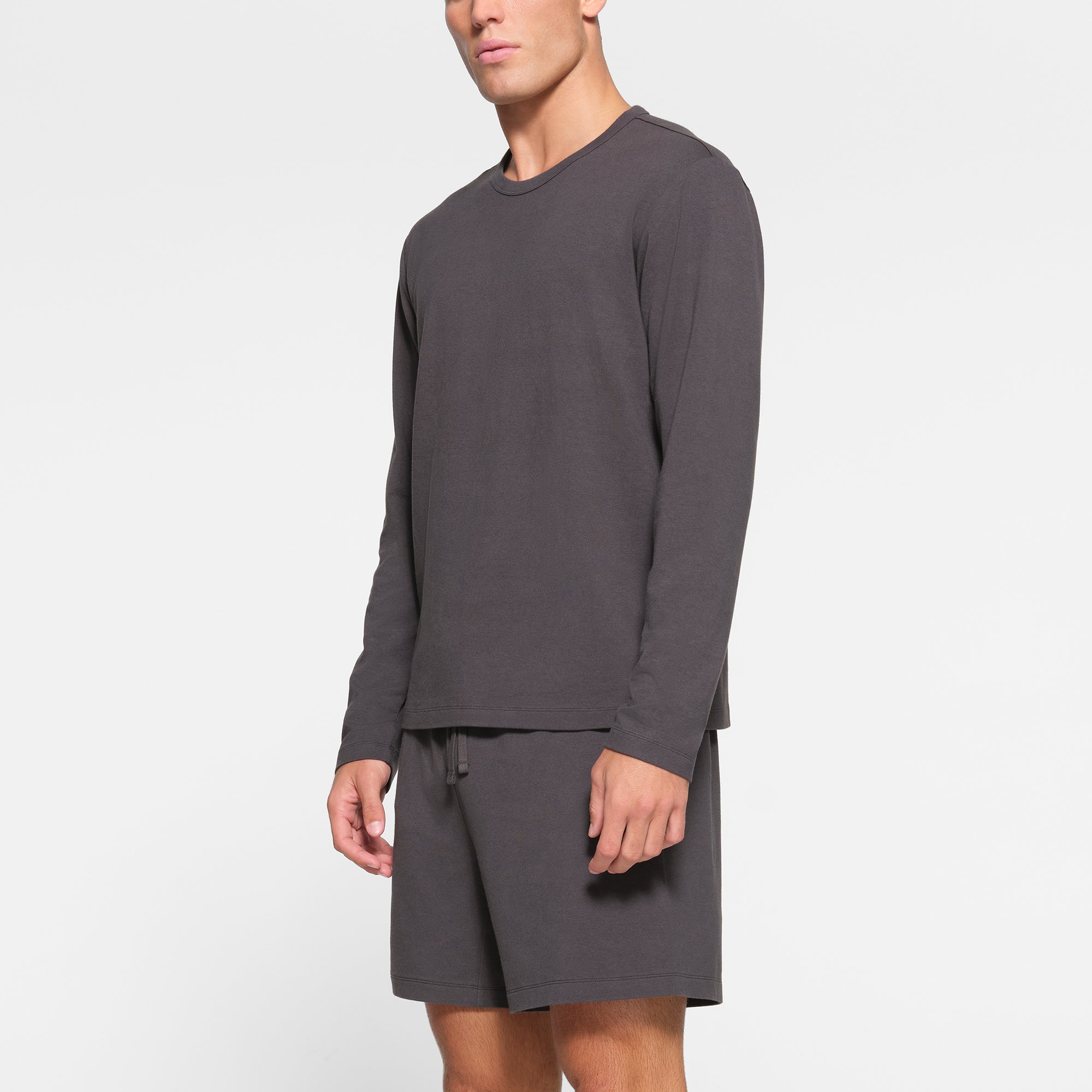 MENS RELAXED LONG SLEEVE T-SHIRT