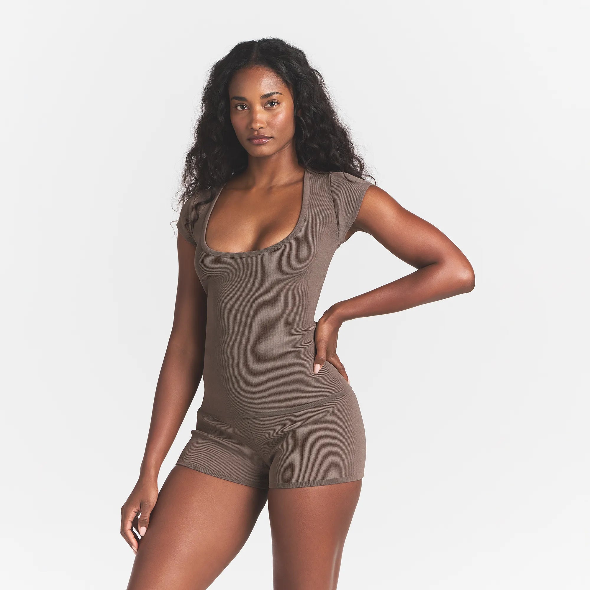 SCOOP NECK TOP