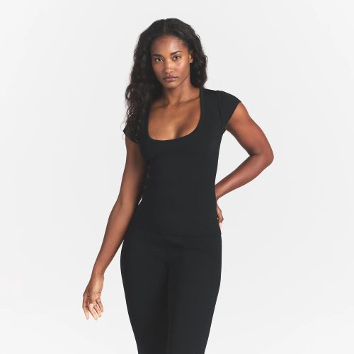 SCOOP NECK TOP