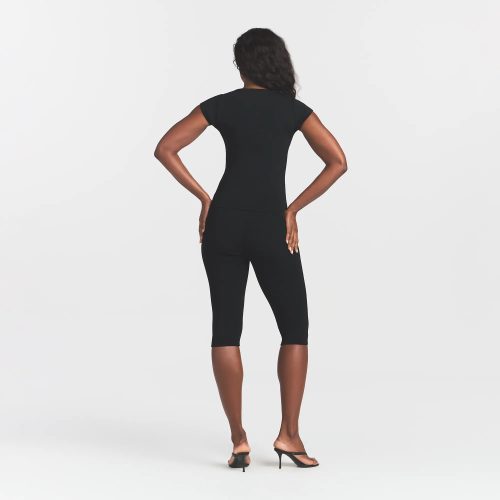 SCOOP NECK TOP