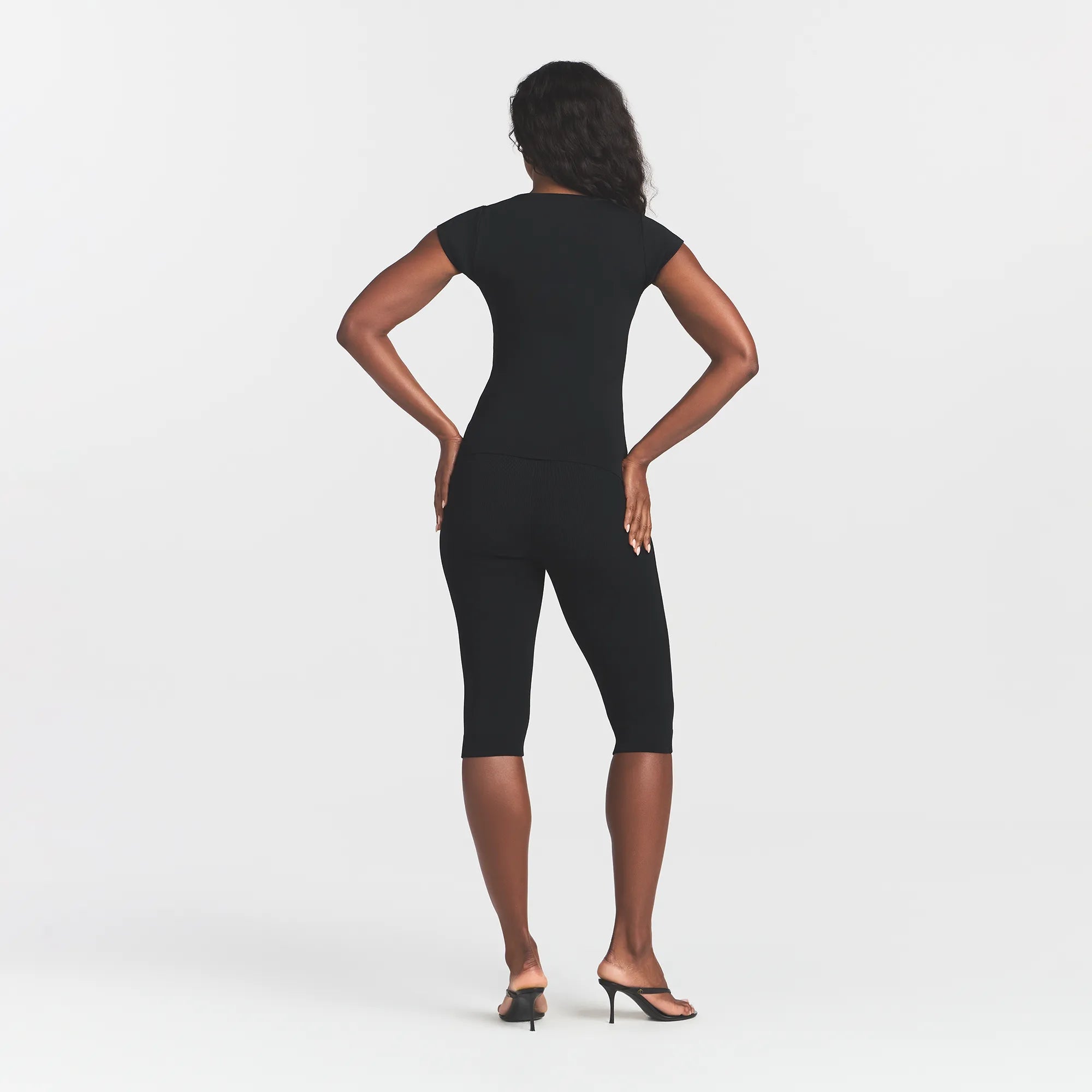 SCOOP NECK TOP