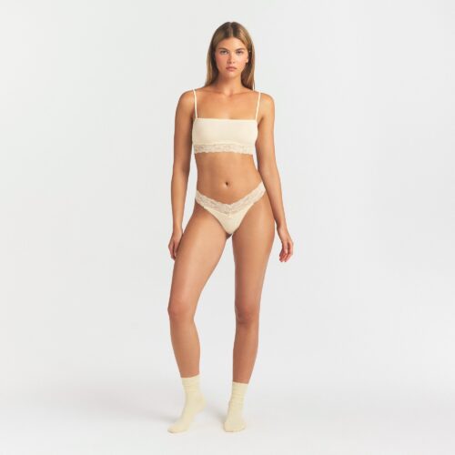 WIDE LACE THONG