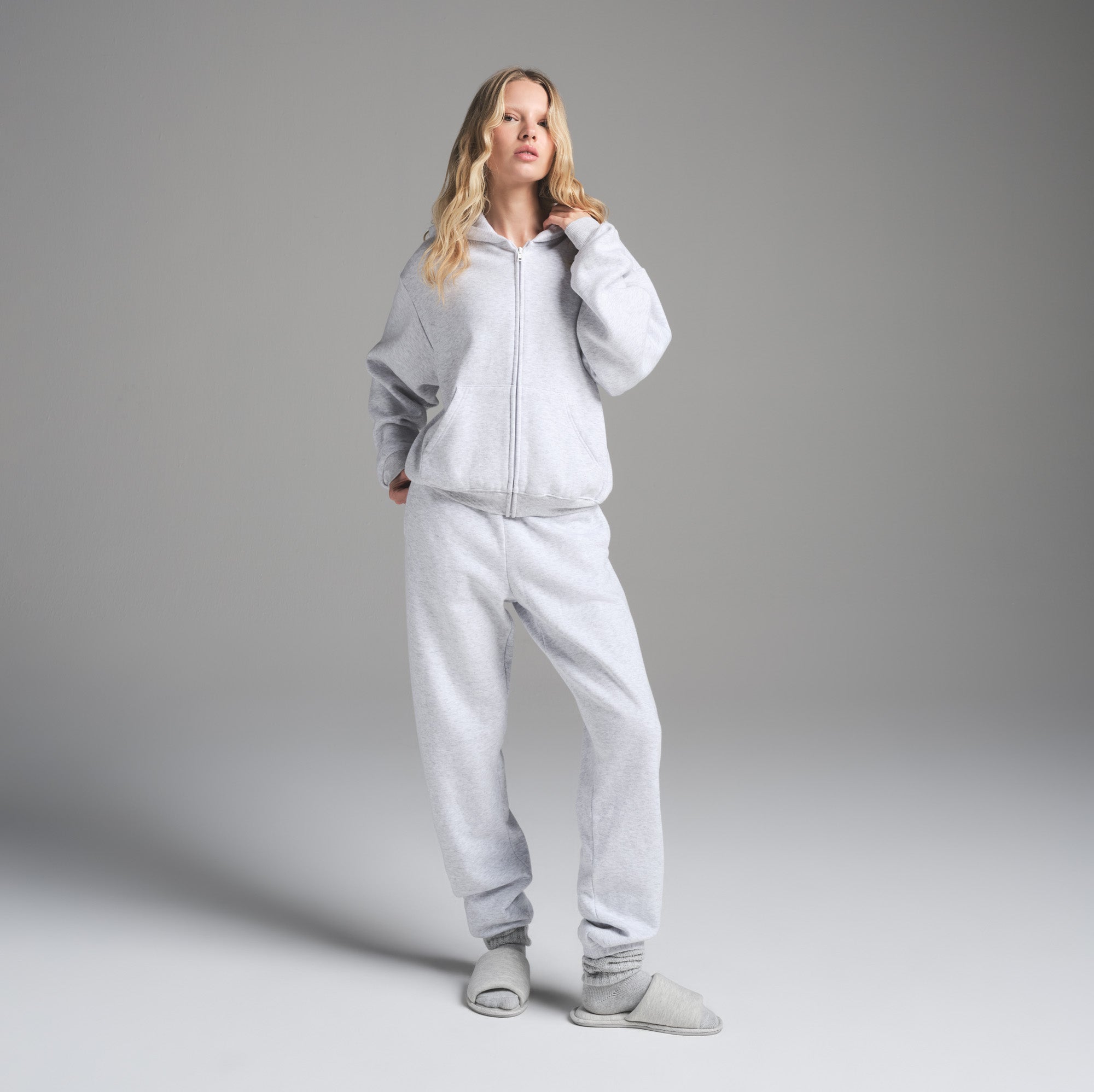 CLASSIC ZIP UP HOODIE