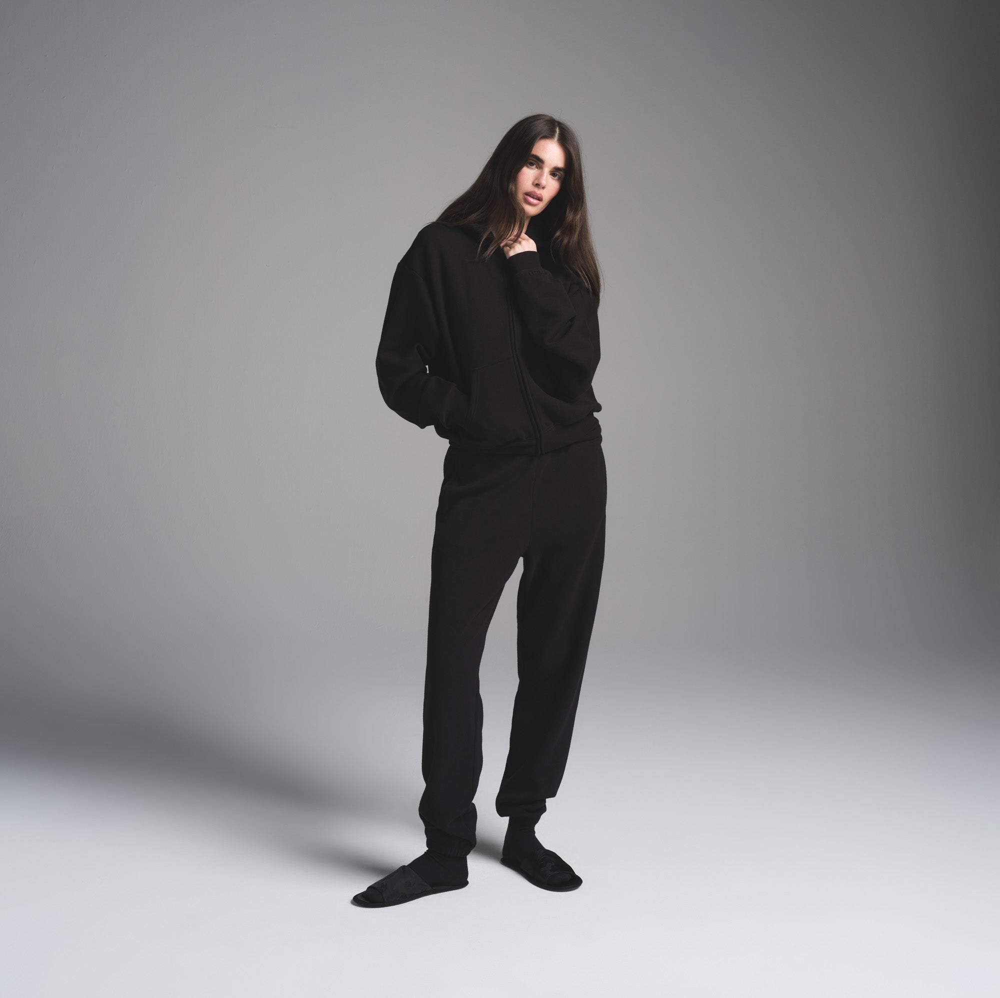 CLASSIC ZIP UP HOODIE